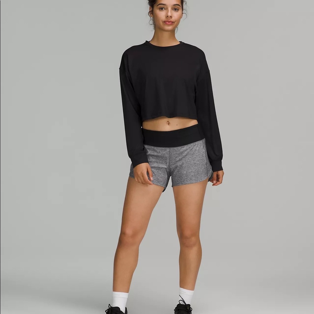 Lululemon 2.5” Speed Up Short - Black w/green waist band